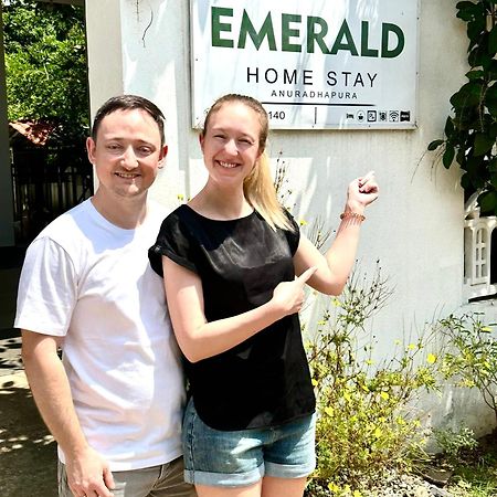 Emerald Home Stay 아누라다푸라 외부 사진