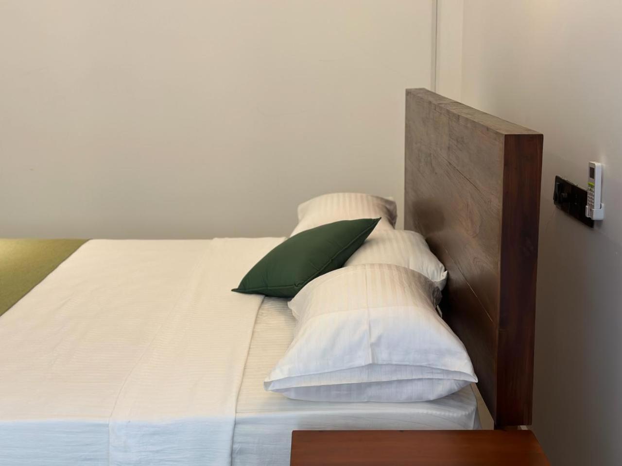 Emerald Home Stay 아누라다푸라 외부 사진
