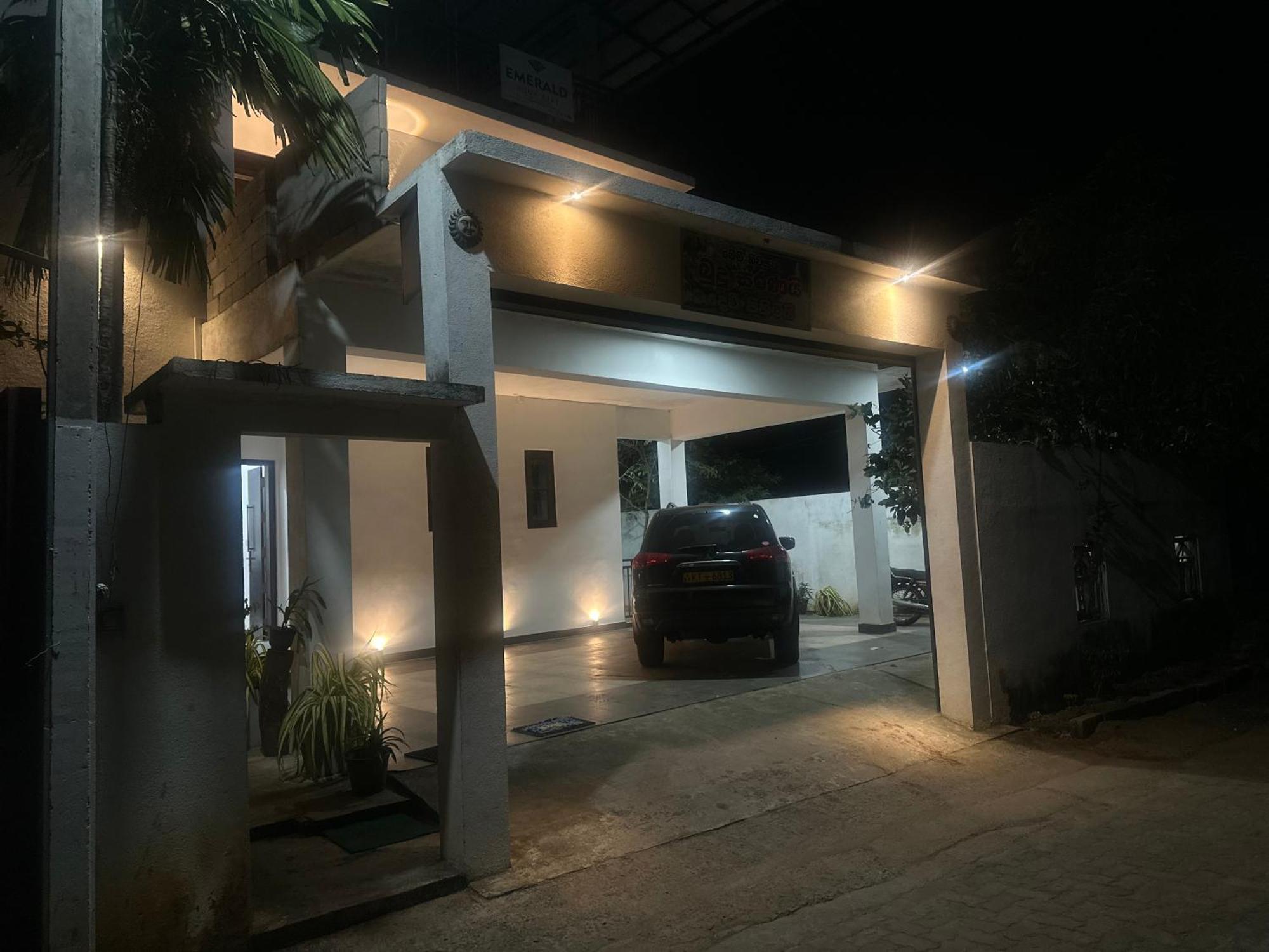 Emerald Home Stay 아누라다푸라 외부 사진