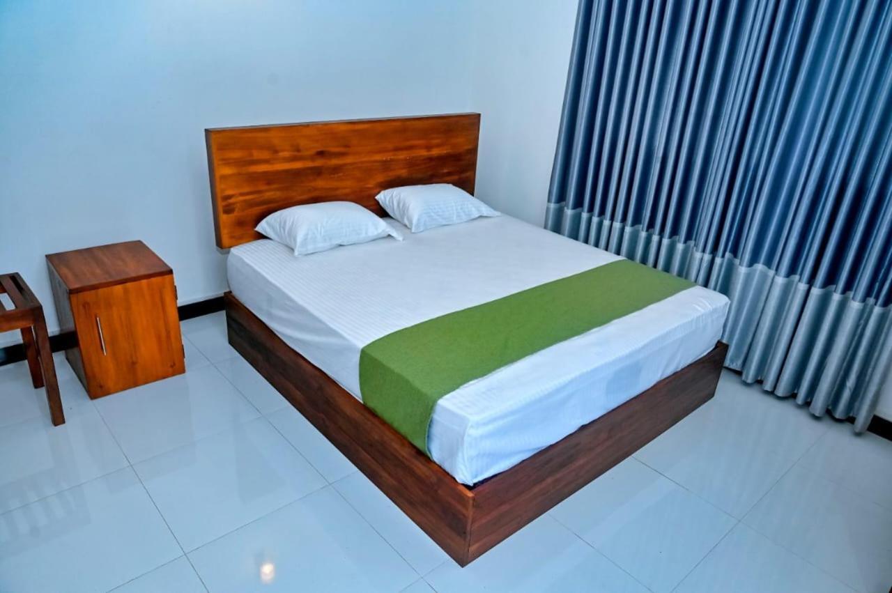 Emerald Home Stay 아누라다푸라 외부 사진