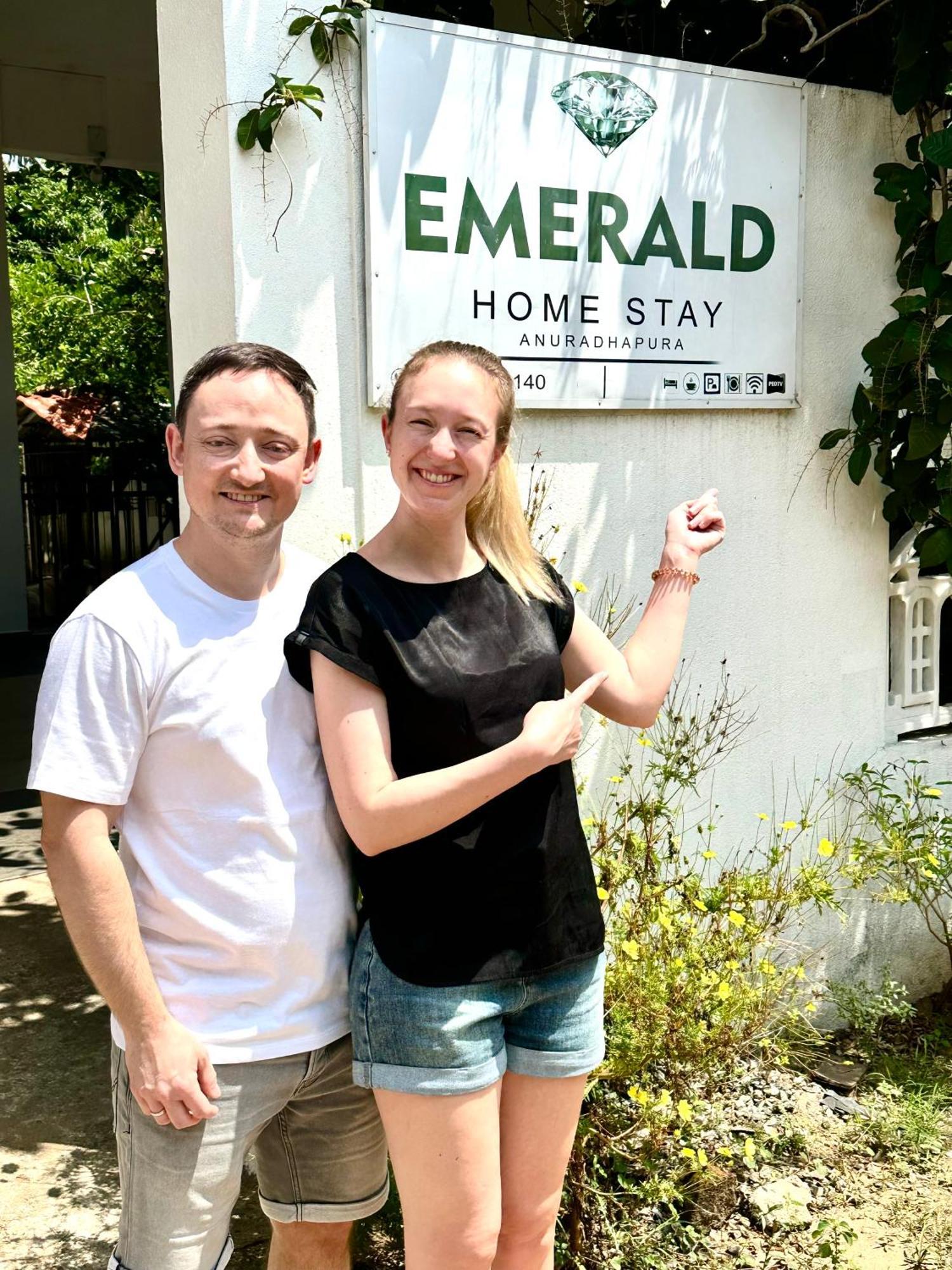 Emerald Home Stay 아누라다푸라 외부 사진
